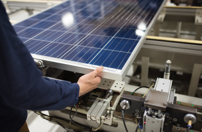 การฟื้นฟูการผลิตของอเมริกายังคงสมดุลเนื่องจากพลังงานแสงอาทิตย์และสต…